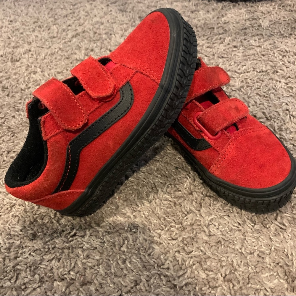 Red suede kids Old Skool V Vans, size 11
